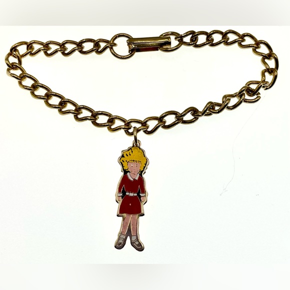 Vintage Signed 1974 Gold Tone Chain Linked Orphan Annie Charm Bracelet - Picture 6 of 6